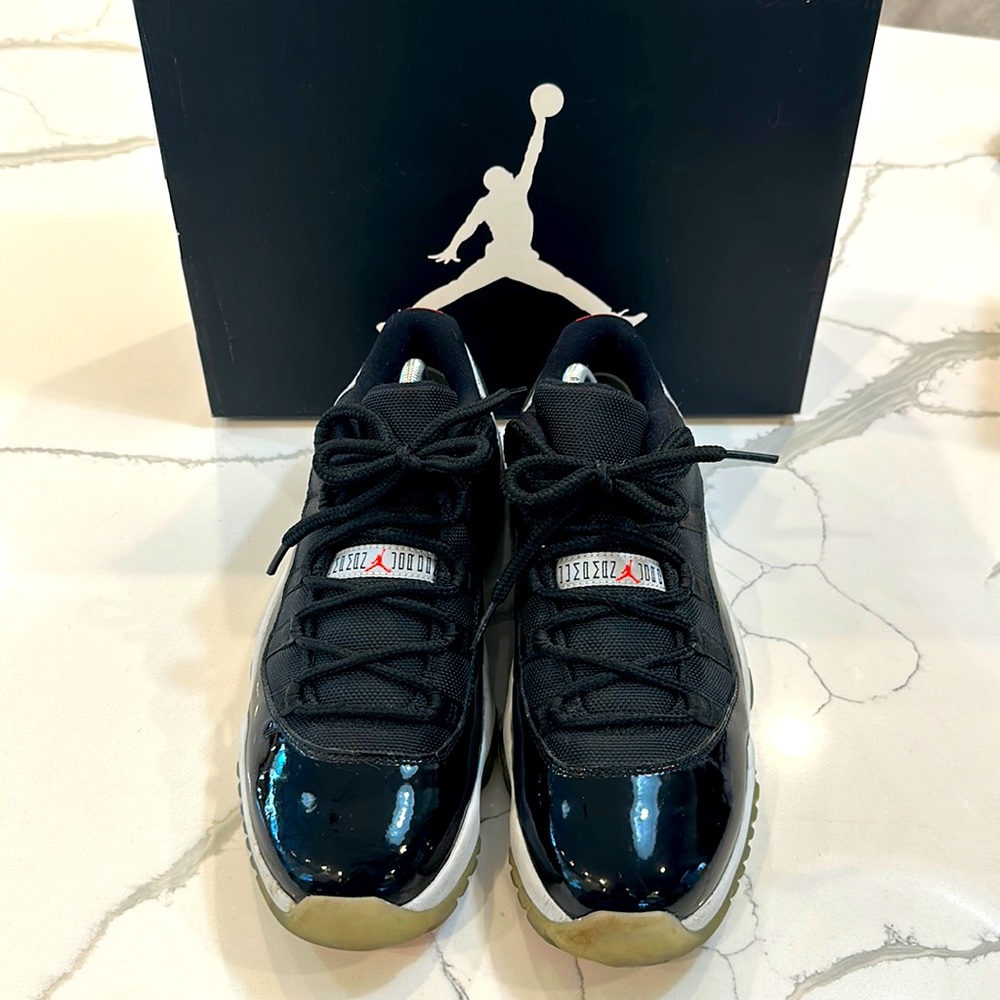 Air Jordan 11 Retro Low (like new)